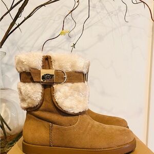 G by Guess Women’s Cuff Boots Sz 6.5
Medium brown